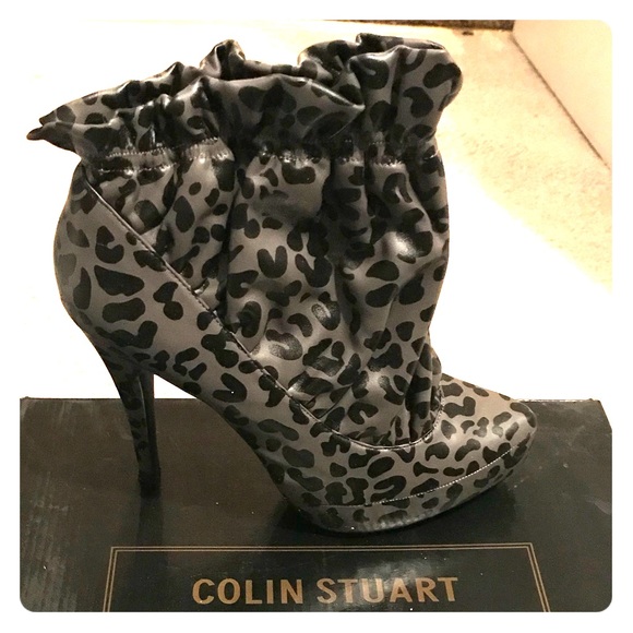 One pair of ankle boots, like new - Picture 1 of 1